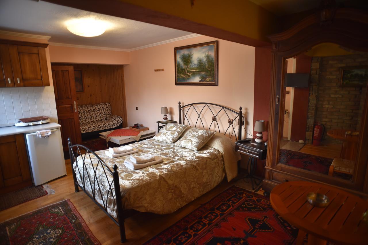 Santa Marina Guesthouse Káto Loutrákion Екстериор снимка
