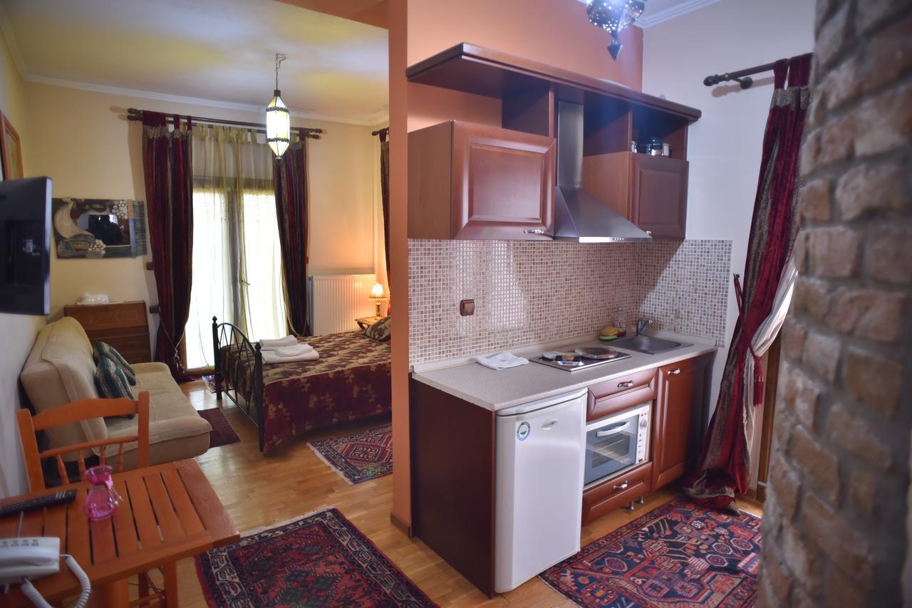 Santa Marina Guesthouse Káto Loutrákion Екстериор снимка