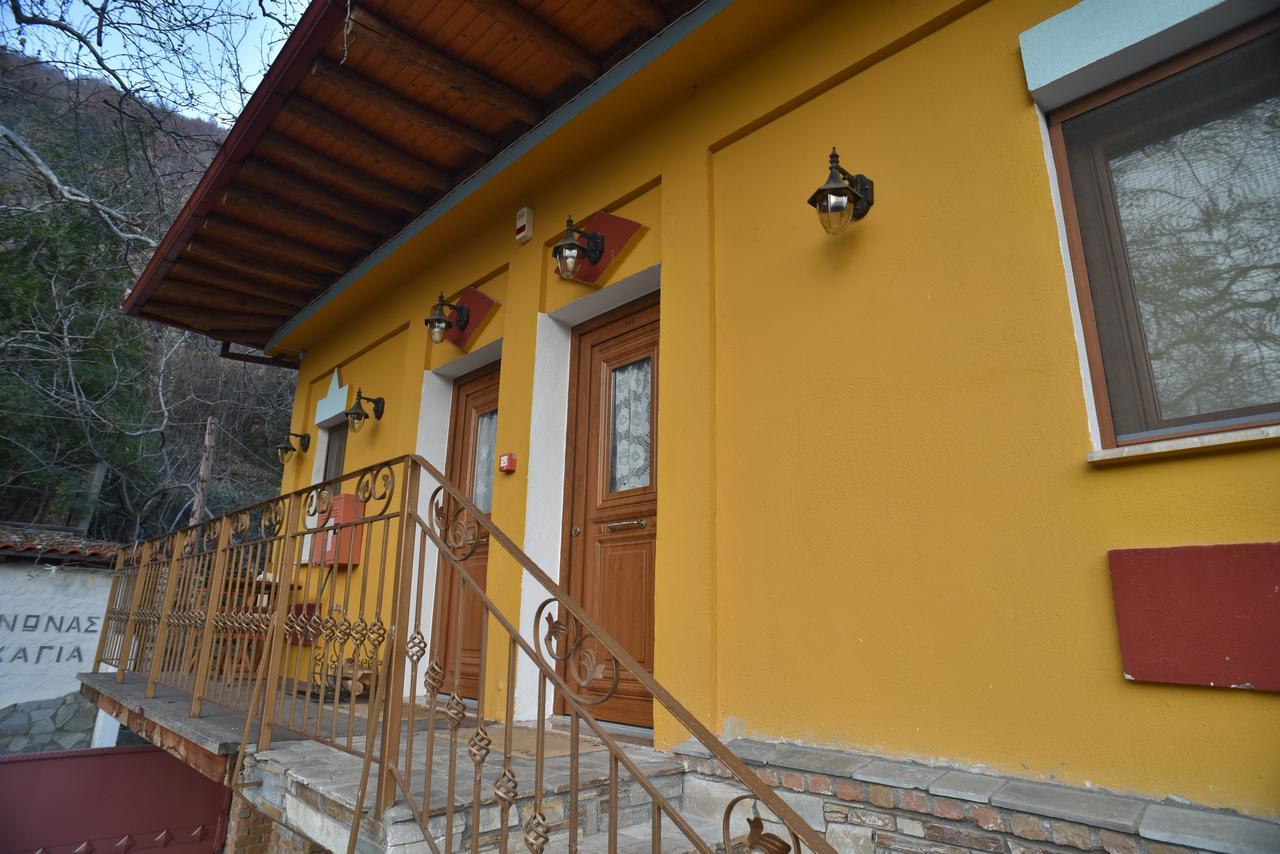 Santa Marina Guesthouse Káto Loutrákion Екстериор снимка