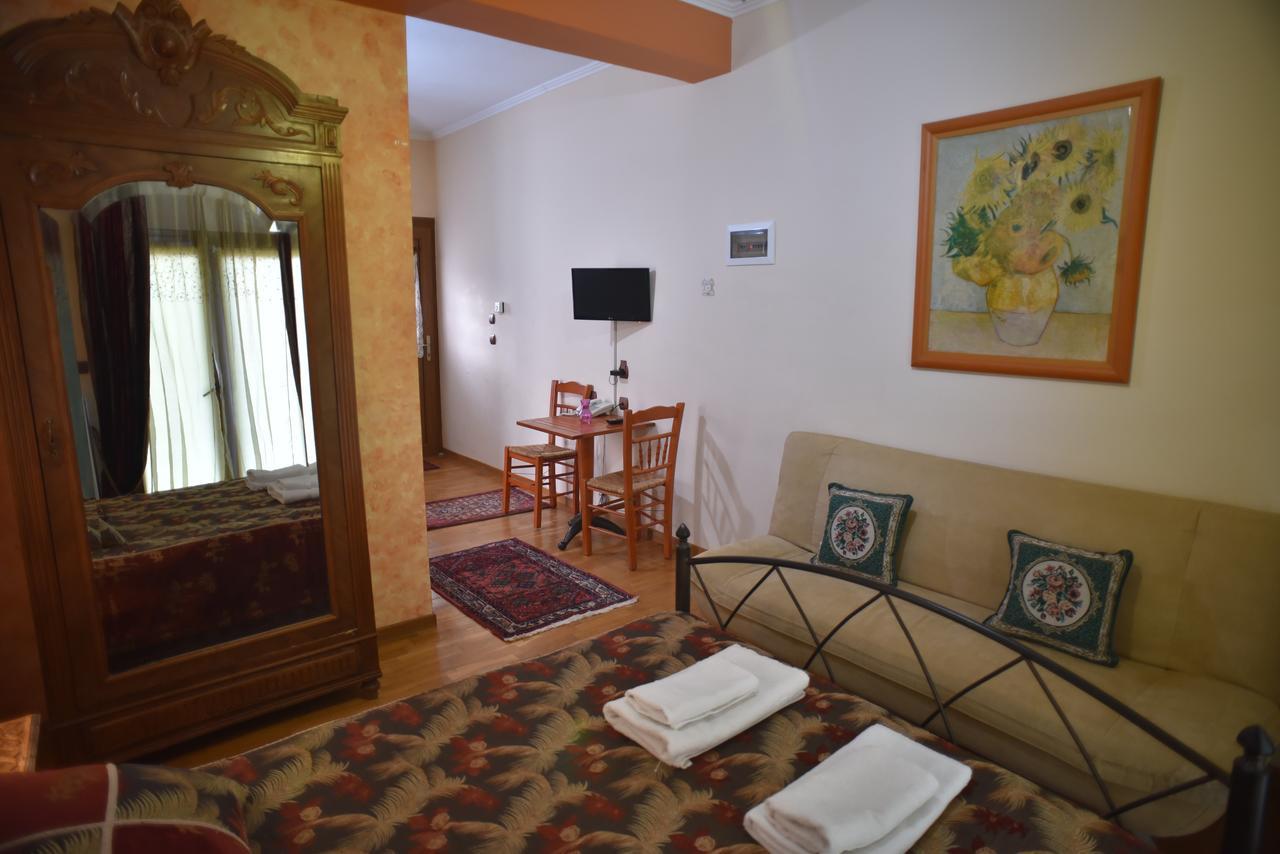 Santa Marina Guesthouse Káto Loutrákion Екстериор снимка