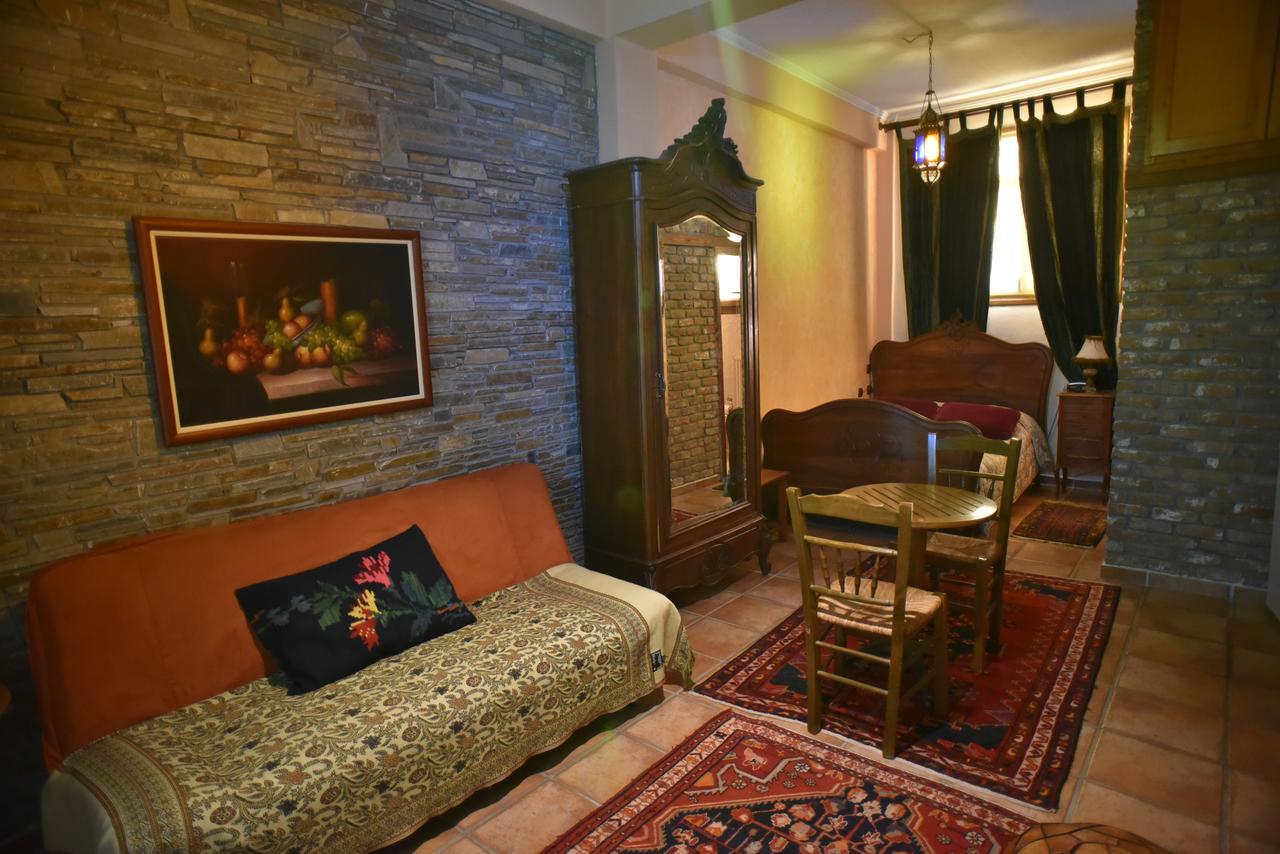 Santa Marina Guesthouse Káto Loutrákion Екстериор снимка
