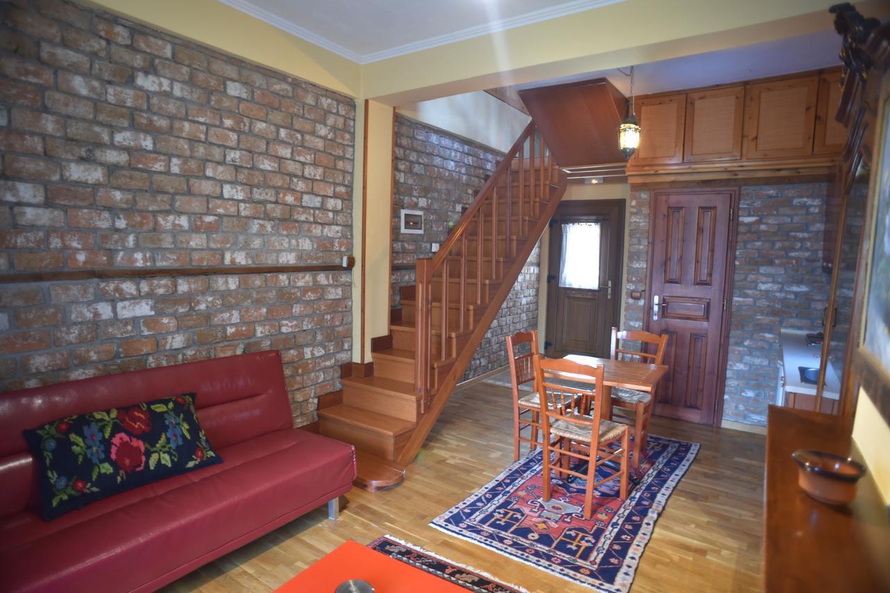 Santa Marina Guesthouse Káto Loutrákion Екстериор снимка