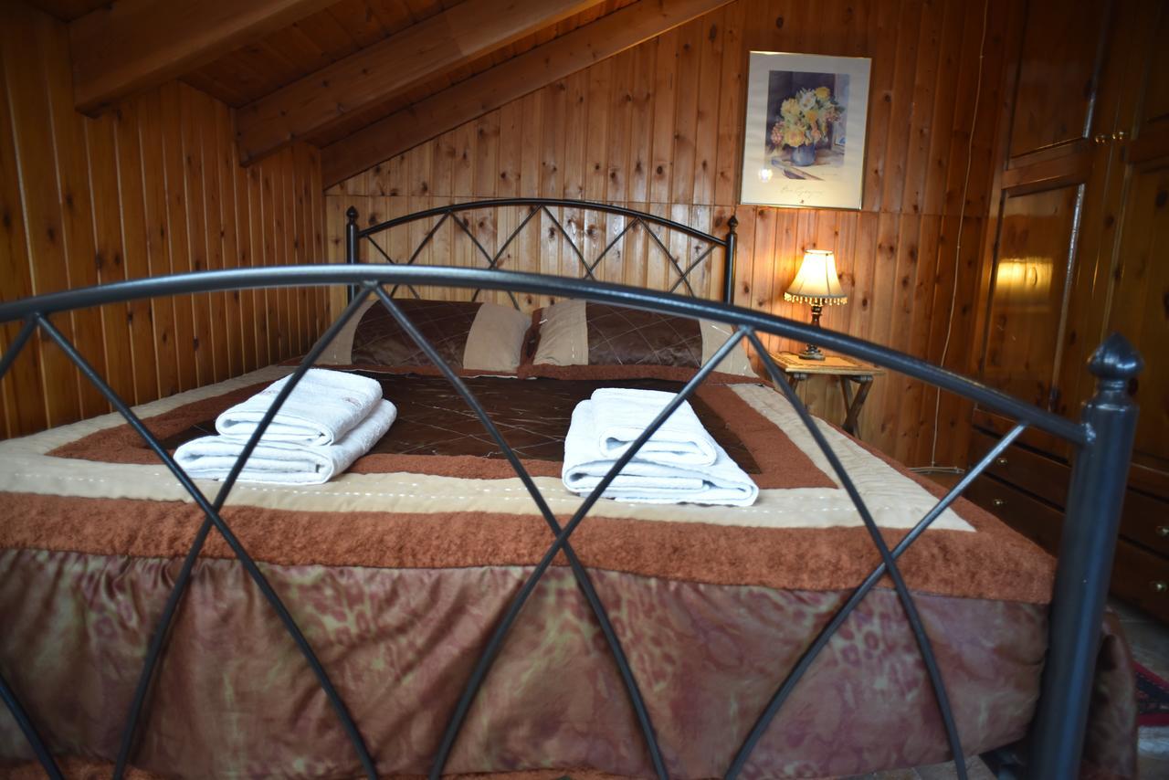 Santa Marina Guesthouse Káto Loutrákion Екстериор снимка