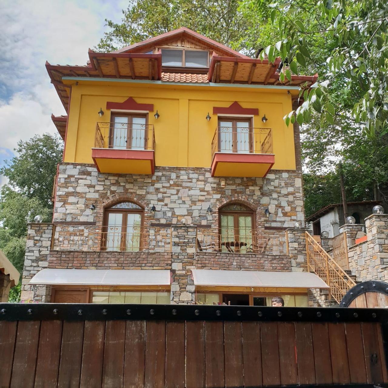Santa Marina Guesthouse Káto Loutrákion Екстериор снимка