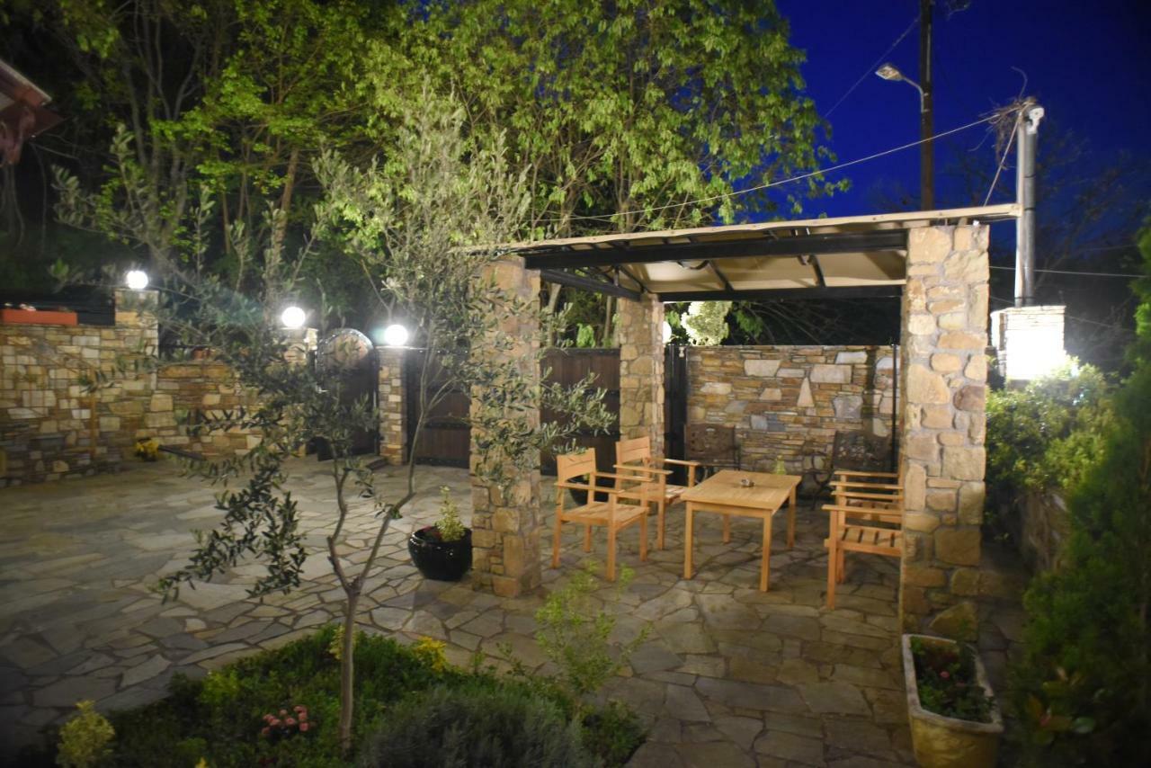 Santa Marina Guesthouse Káto Loutrákion Екстериор снимка