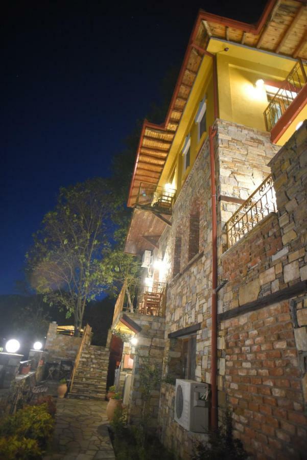 Santa Marina Guesthouse Káto Loutrákion Екстериор снимка