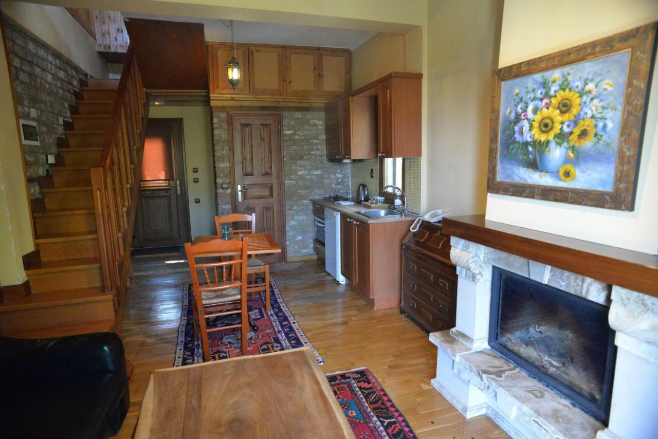 Santa Marina Guesthouse Káto Loutrákion Екстериор снимка