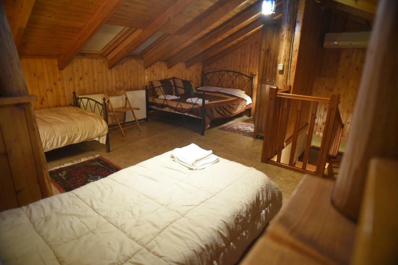 Santa Marina Guesthouse Káto Loutrákion Екстериор снимка