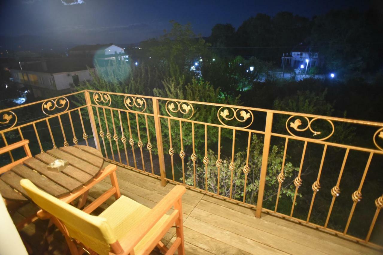 Santa Marina Guesthouse Káto Loutrákion Екстериор снимка