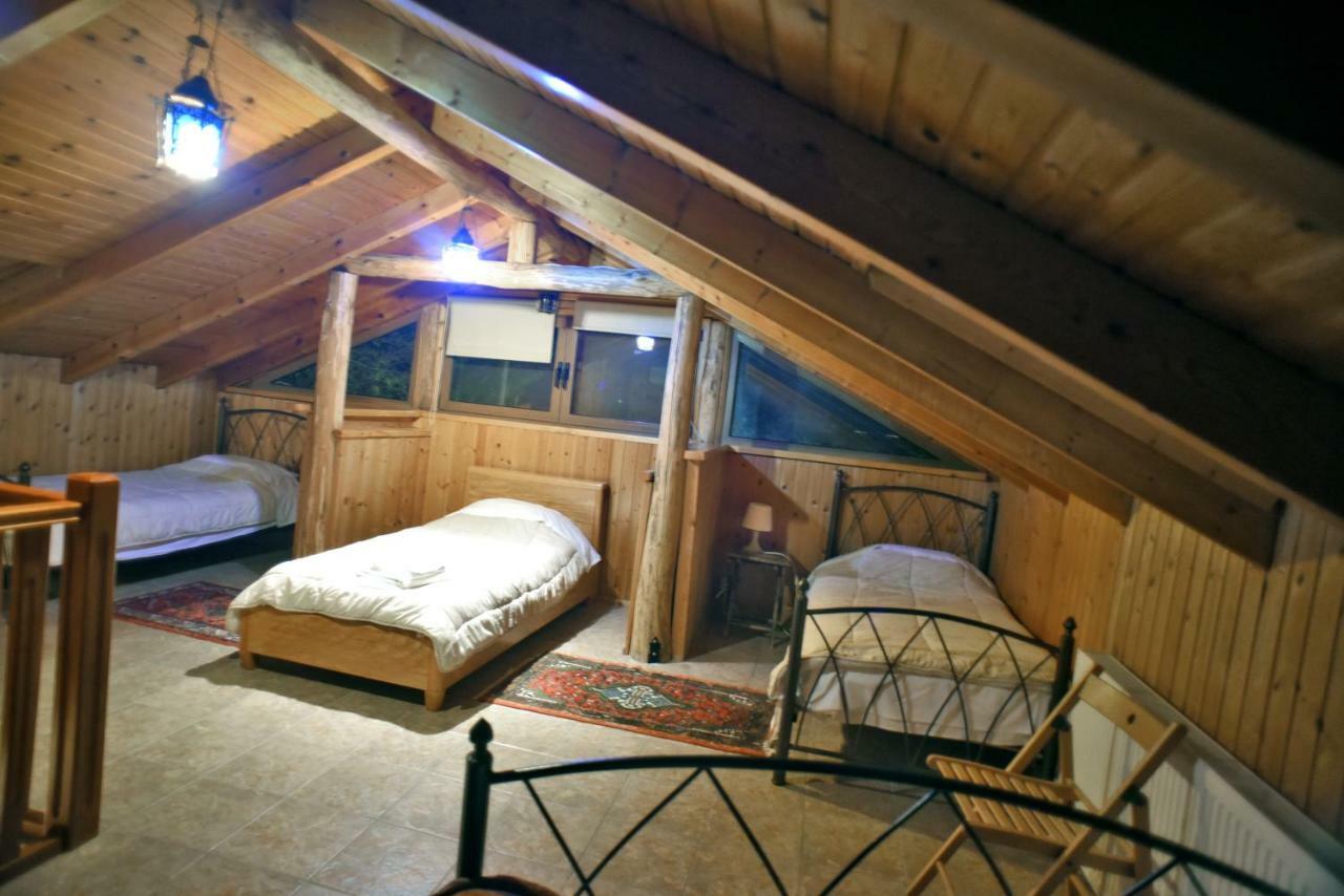 Santa Marina Guesthouse Káto Loutrákion Екстериор снимка